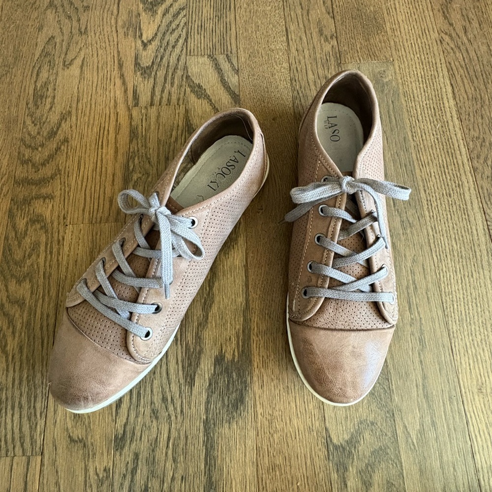 LASOCKI | Size 8.5 brown leather sneakers. Poland’s most popular shoe! Line new!